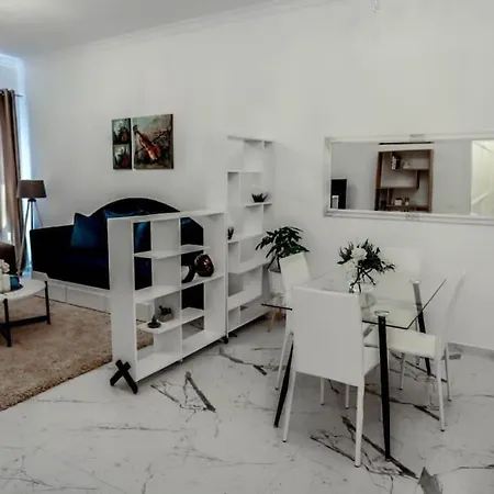 Luxurious At Square 21 شقة *